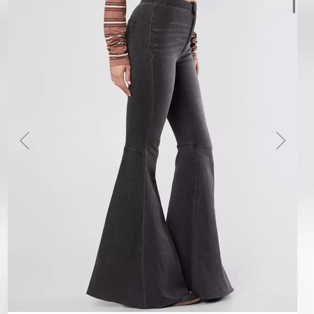 Free People We The Free Just Float on Super Flare Jeans Washed Black Raw Hem- 25 - Picture 4 of 14